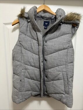 GAP Light Heather Gray Quilted Hooded Puffer Vest with Faux-Fur Trim